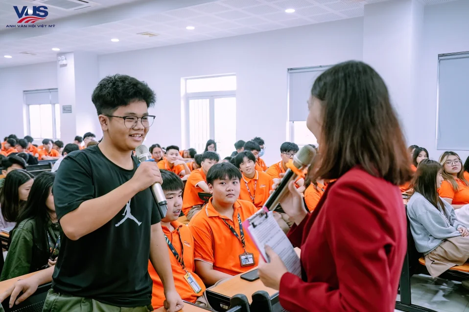 VUS chia sẻ học luyện IELTS cho học sinh trường FPT Quy Nhơn