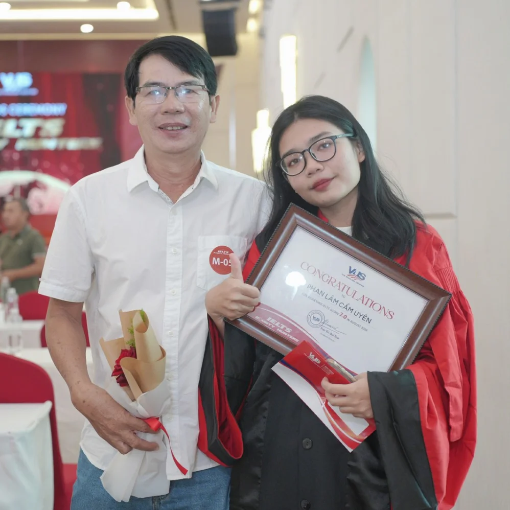 Học viên PHAN LÂM CẨM UYÊN