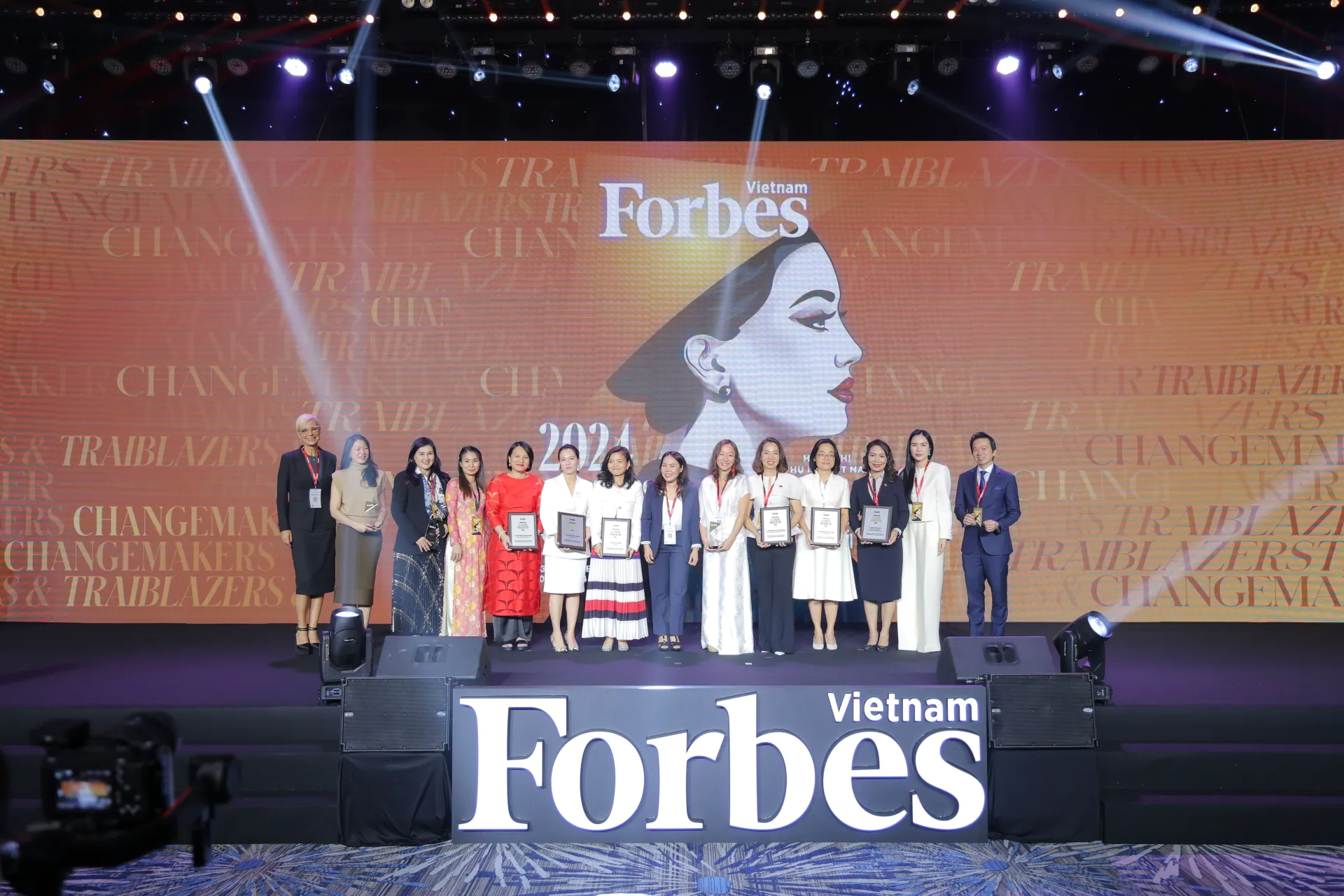 Ceo VUS chia sẻ quan điểm lãnh đạo và được vinh danh tại hội nghị women’s summit của forbes Việt Nam