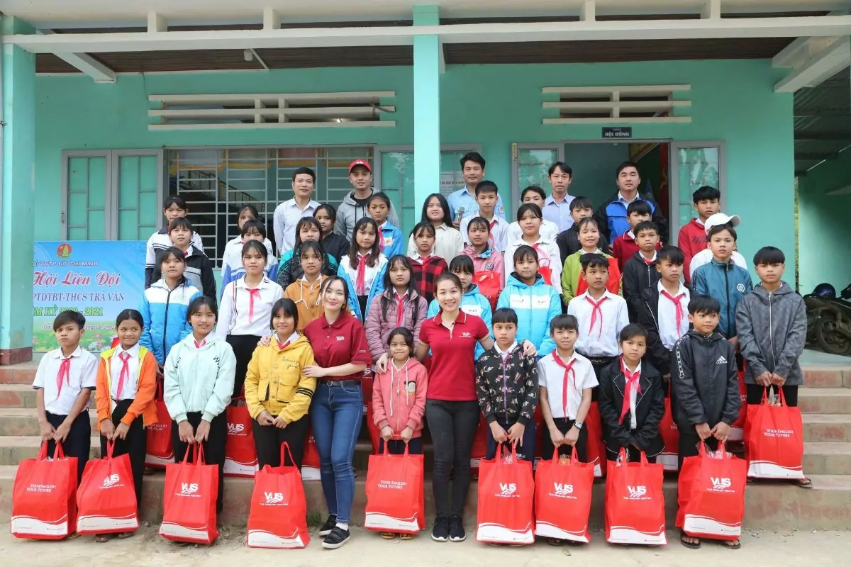 Tết sắc màu cùng hành trình lan tỏa yêu thương của VUS