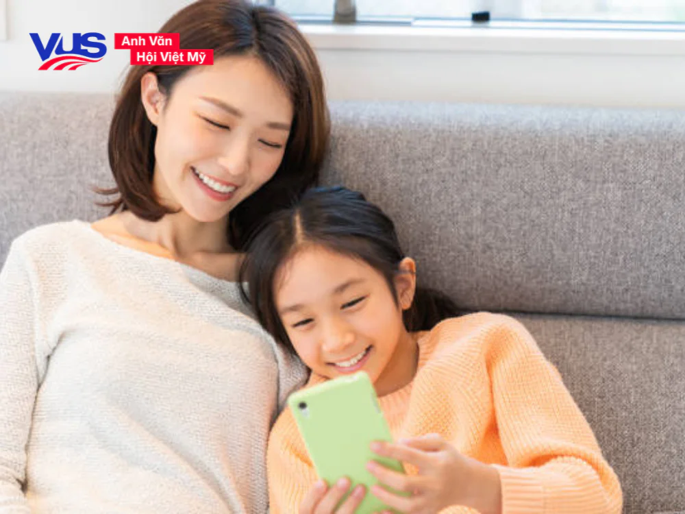 Ba mẹ có thể học cùng con thông qua các app học tiếng Anh cho bé