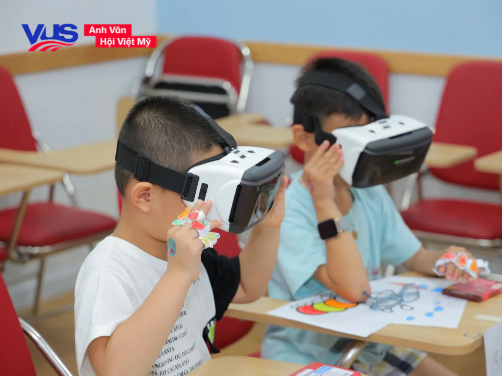 Học viên tại VUS được trải nghiệm một hệ sinh thái học tập toàn diện ở trường và ở nhà