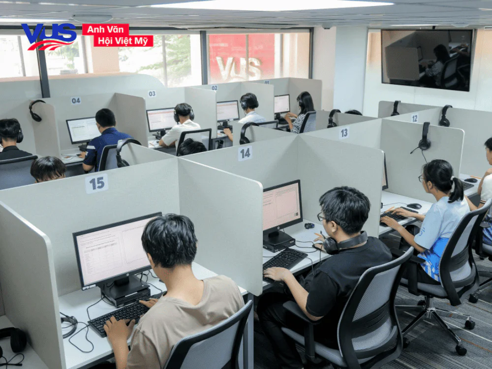 VUS tổ chức thi thử trên máy tính 