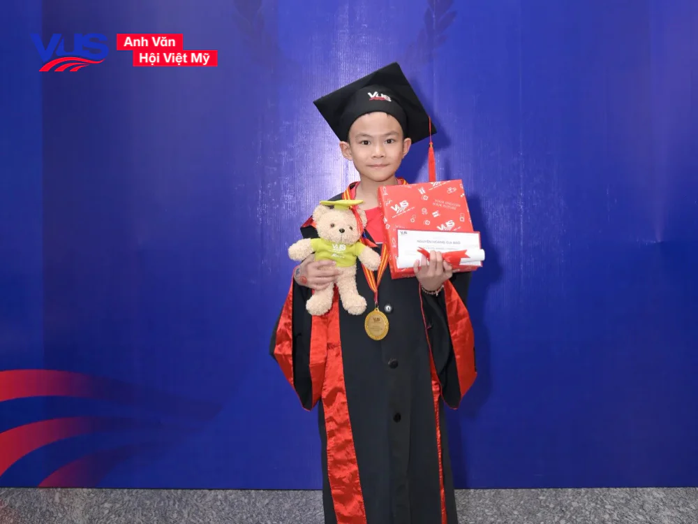 Học viên nhí đạt thành tích cao được vinh danh tại trung tâm Anh ngữ trẻ em VUS