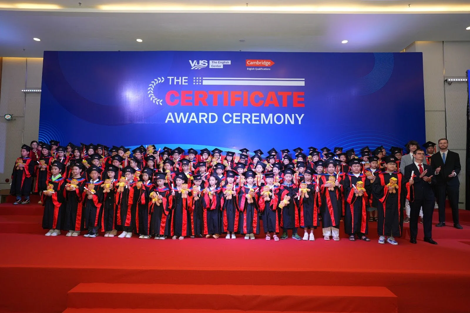 VUS vinh danh và phát chứng chỉ quốc tế cho 1.730 học viên tại buổi lễ ngày 14/09/2025