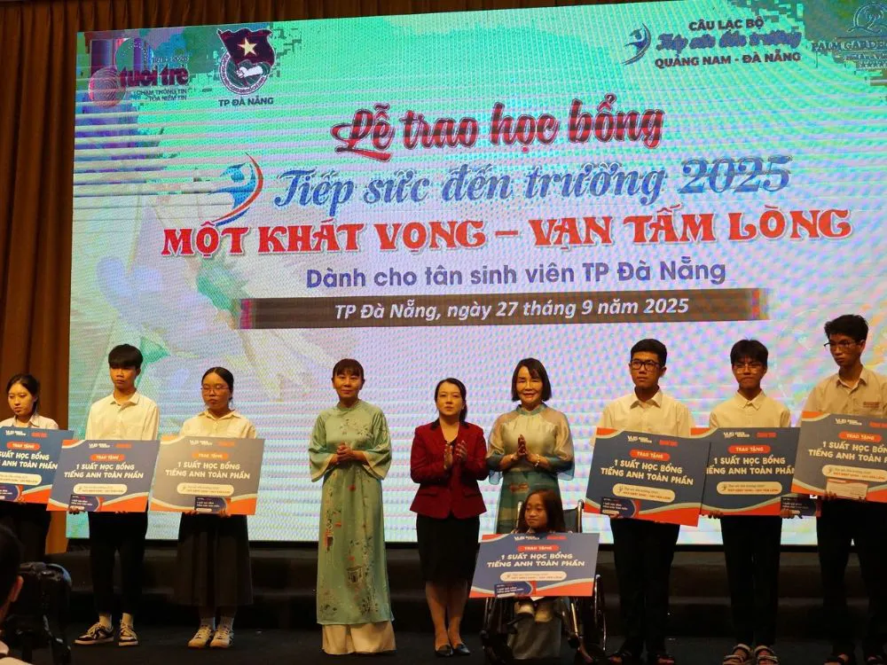 Buổi lễ trao học bổng tại Đà Nẵng 27/9/2025