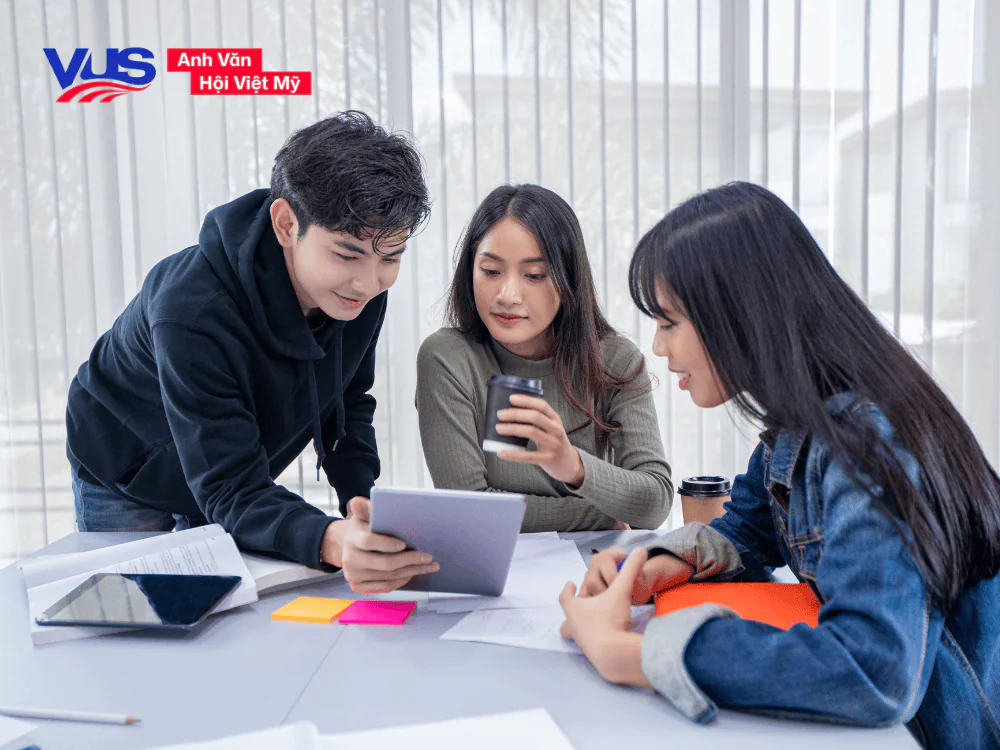 Động từ, giới từ và trạng từ đi với admit