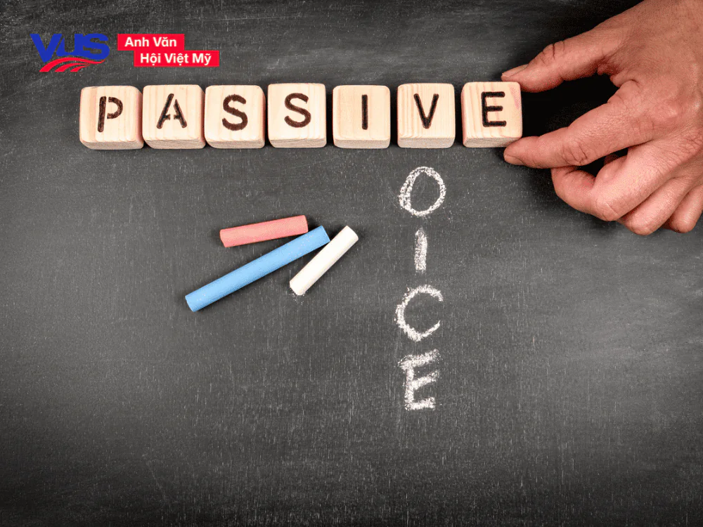 Câu bị động hiện tại đơn: Công thức, cách dùng và bài tập