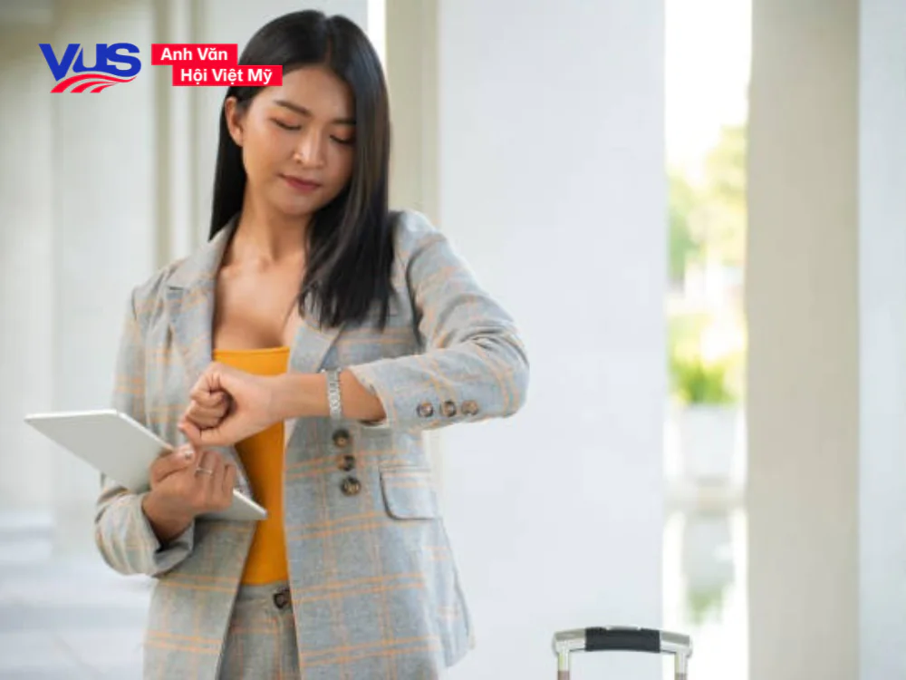 On time và In time khác nhau ở điểm nào?