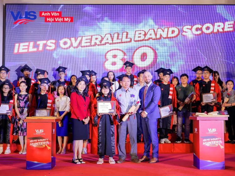 Lễ trao chứng chỉ của học viên nhà VUS