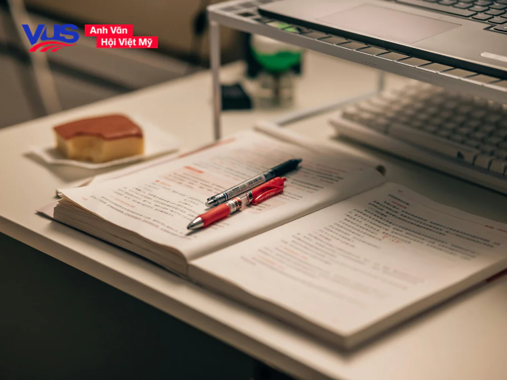 Giải bài tập tiếng Anh lớp 8 cùng VUS