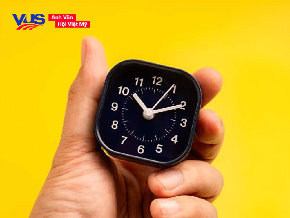 Hướng dẫn phân biệt giữa On time và In time kèm bài tập