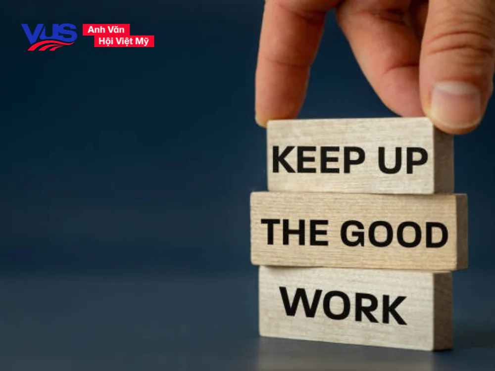 Ngoài Keep + Ving, Keep up và Keep at cũng là các cụm từ phổ biến mà người học cần biết