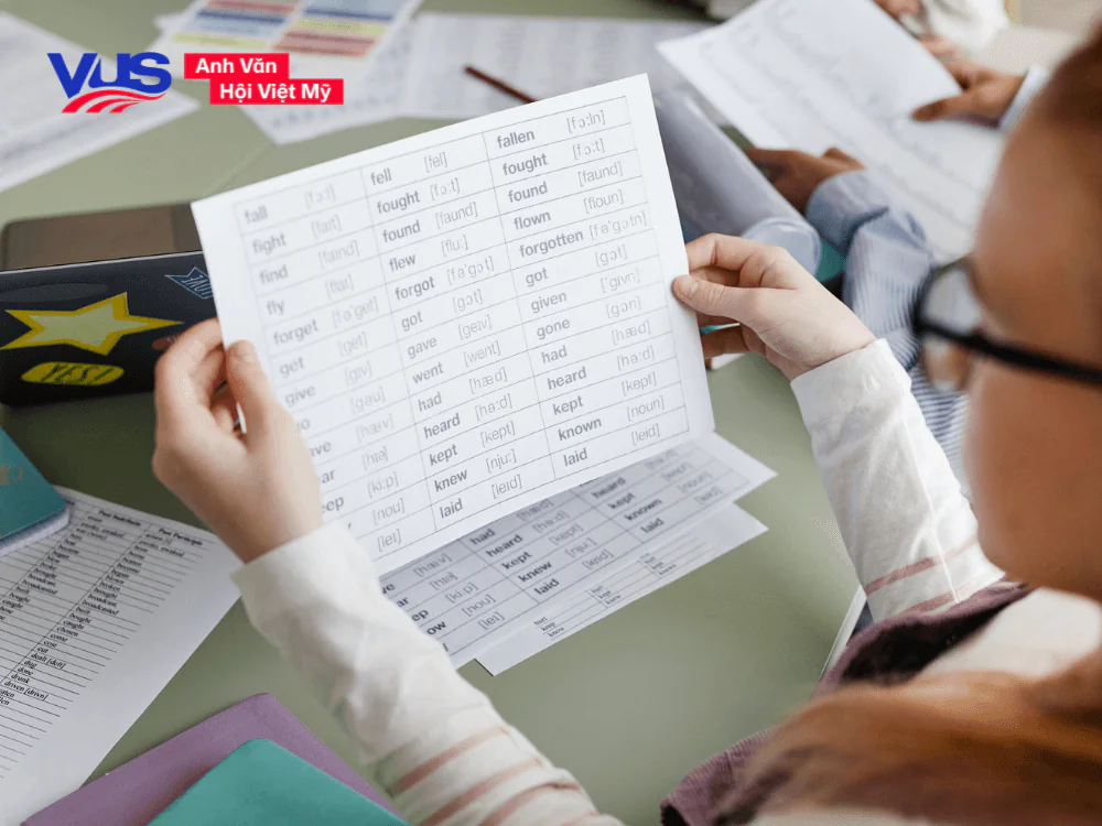 bảng động từ bất quy tắc lớp 9 chi tiết