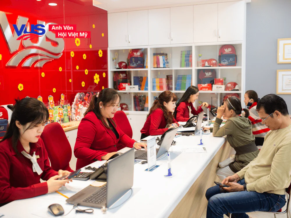 Encourage to V hay Ving? Quy tắc chuẩn cần nhớ