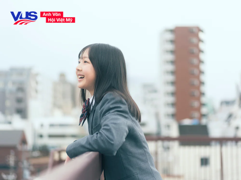 Giới thiệu bản thân bằng tiếng Anh lớp 7 thú vị: Bài mẫu & bản dịch