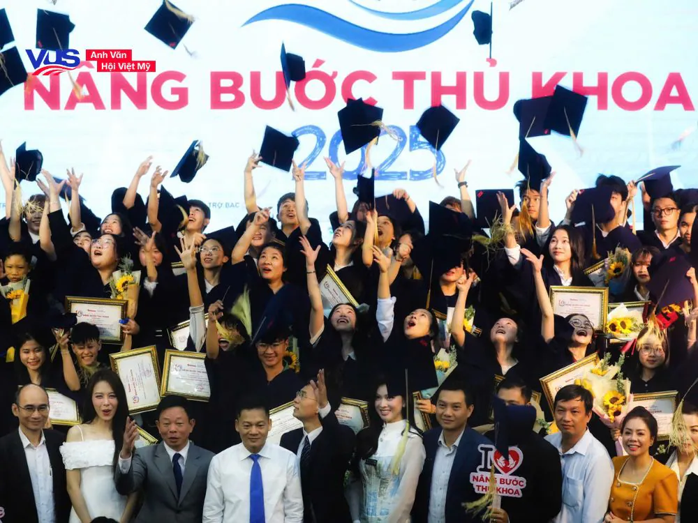 VUS phối hợp c&ugrave;ng b&aacute;o tiền phong trao 120 suất học bổng tiếng Anh to&agrave;n phần trong h&agrave;nh tr&igrave;nh 'n&acirc;ng bước thủ khoa'