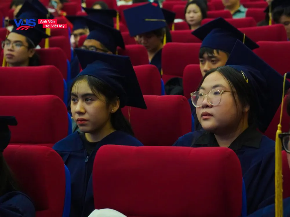 VUS phối hợp c&ugrave;ng b&aacute;o tiền phong trao 120 suất học bổng tiếng Anh to&agrave;n phần trong h&agrave;nh tr&igrave;nh 'n&acirc;ng bước thủ khoa'