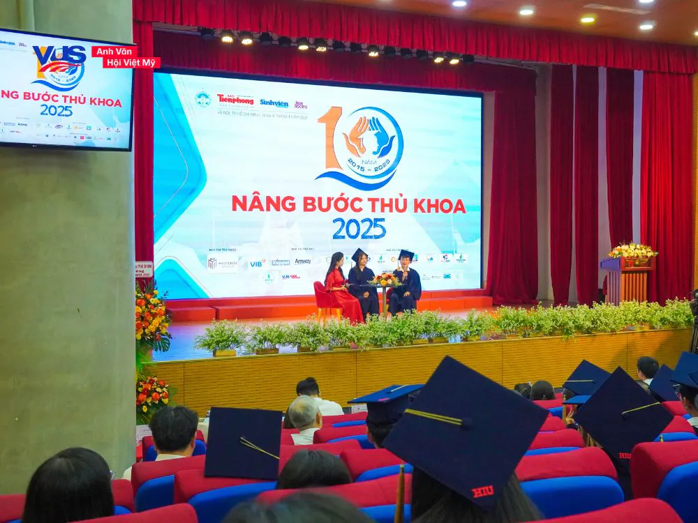 VUS phối hợp c&ugrave;ng b&aacute;o tiền phong trao 120 suất học bổng tiếng Anh to&agrave;n phần trong h&agrave;nh tr&igrave;nh 'n&acirc;ng bước thủ khoa'