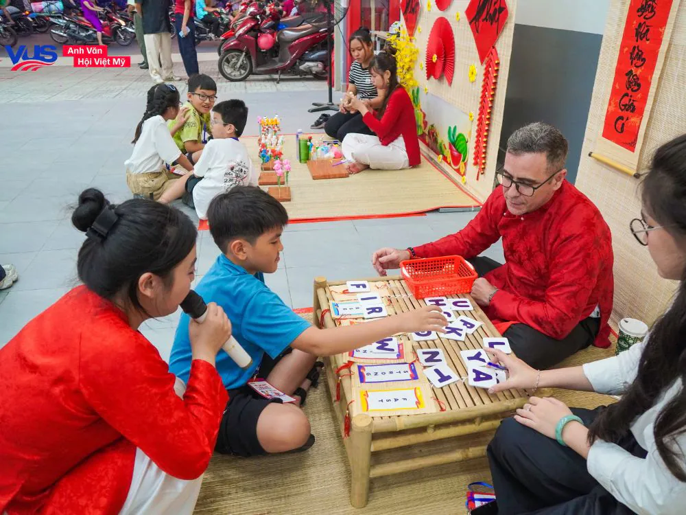 VUS quốc lộ 50 ch&iacute;nh thức đi v&agrave;o hoạt động: khởi đầu h&agrave;nh tr&igrave;nh tri thức rực rỡ ch&agrave;o xu&acirc;n 2026