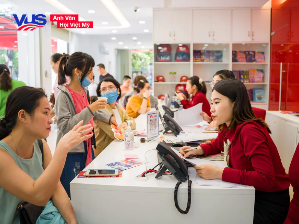 Với hơn 2,700 Gi&aacute;o vi&ecirc;n v&agrave; Trợ giảng kinh nghiệm, VUS tự tin gi&uacute;p bạn n&acirc;ng tầm v&agrave; chinh phục mọi mục ti&ecirc;u Anh ngữ!