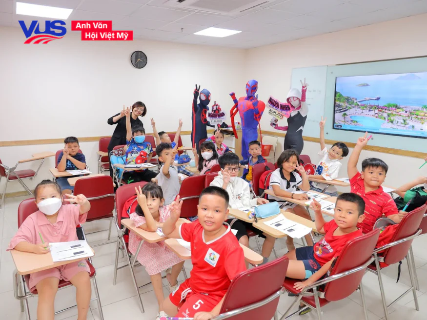 Gi&aacute;o tr&igrave;nh quốc tế từ Oxford v&agrave; National Geographic Learning biến mỗi giờ học tại VUS th&agrave;nh một h&agrave;nh tr&igrave;nh phi&ecirc;u lưu kỳ th&uacute;