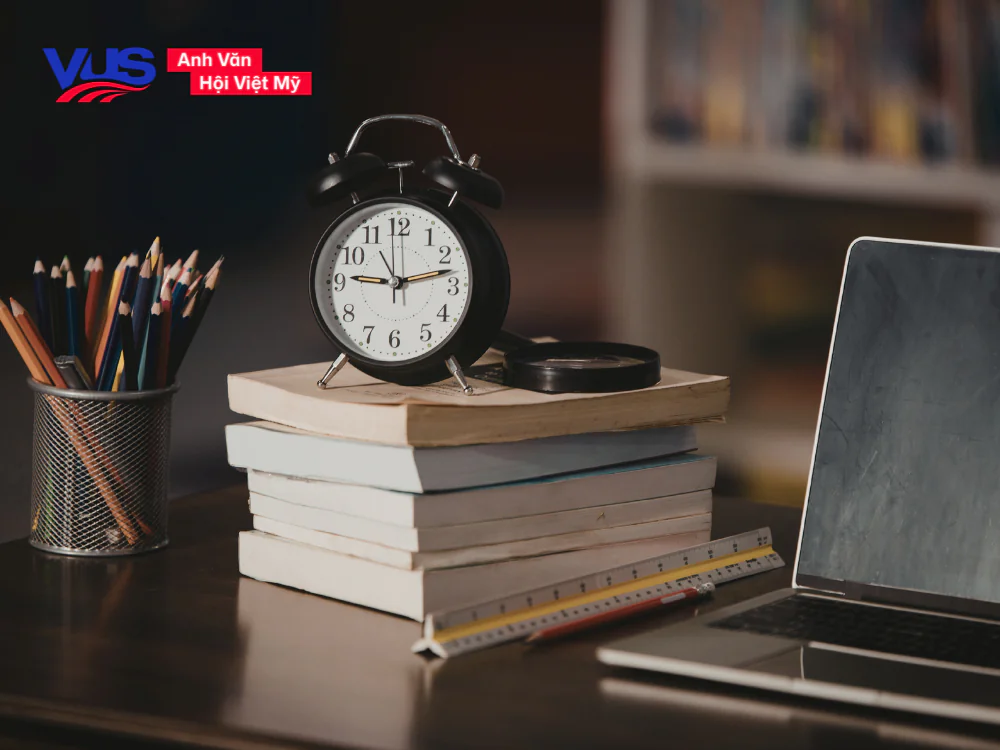 C&oacute; thi thử v&agrave; đ&aacute;nh gi&aacute; định kỳ trong suốt qu&aacute; tr&igrave;nh học