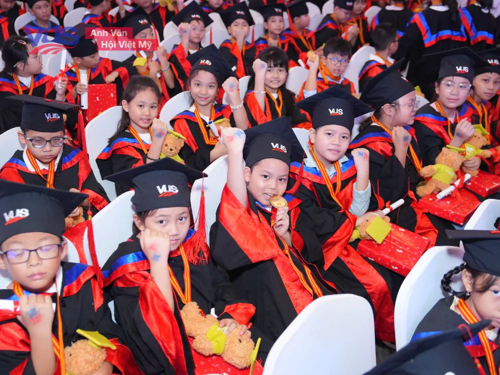 Kh&ocirc;ng kh&iacute; buổi lễ trao chứng chỉ diễn ra v&ocirc; c&ugrave;ng tốt đẹp v&agrave; tự h&agrave;o