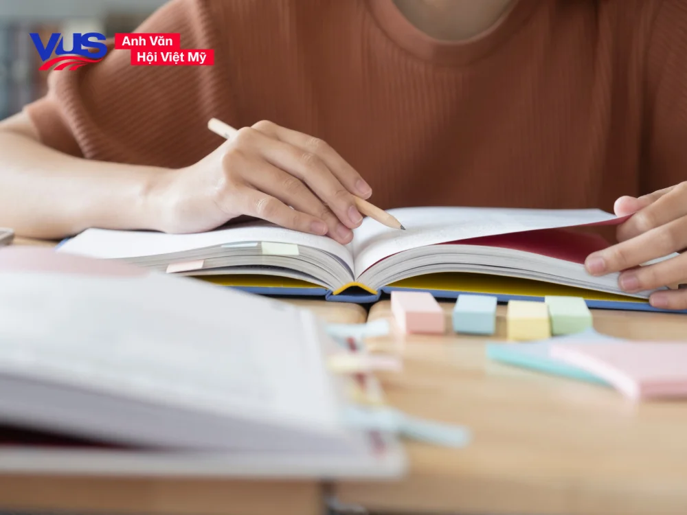 &Ocirc;n luyện kiến thức tiếng Anh cuối học k&igrave; 2 lớp 10