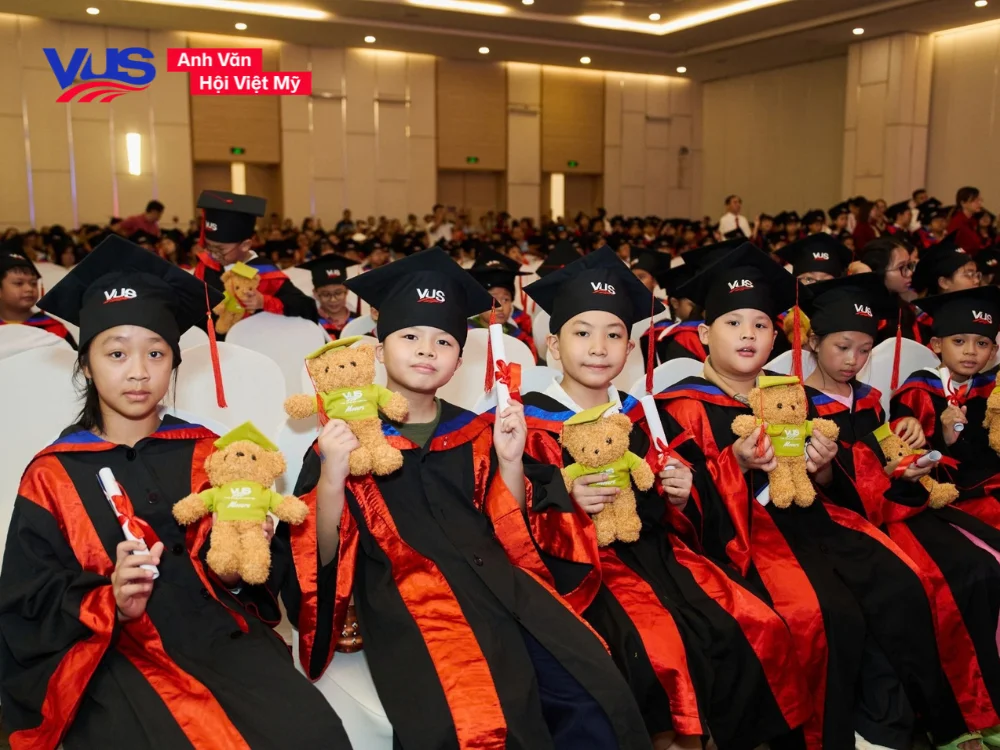 VUS tự h&agrave;o c&oacute; hơn 221.000 học vi&ecirc;n chinh phục th&agrave;nh c&ocirc;ng c&aacute;c chứng chỉ quốc tế (Starters, Movers, Flyers, IELTS)