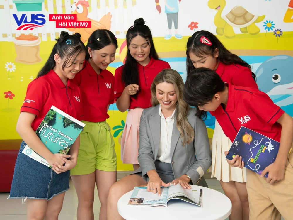 N&acirc;ng tr&igrave;nh tiếng Anh giao tiếp c&ugrave;ng c&aacute;c kho&aacute; học tại VUS!