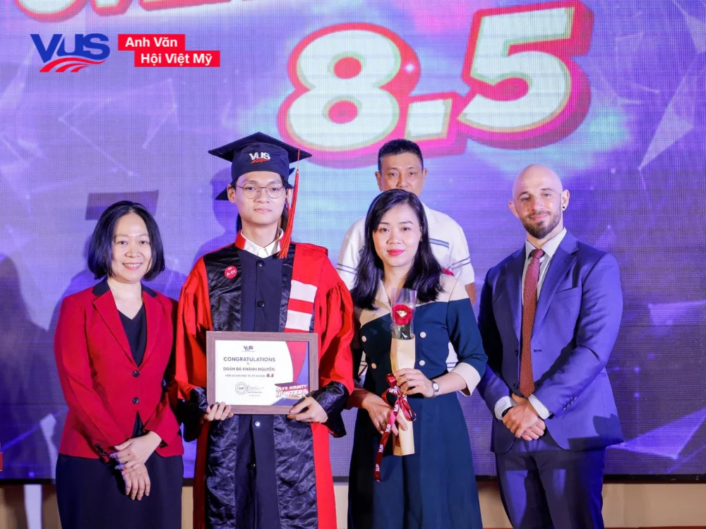 VUS tự h&agrave;o l&agrave; Đối t&aacute;c hạng Platinum của British Council v&agrave; IDP Việt Nam